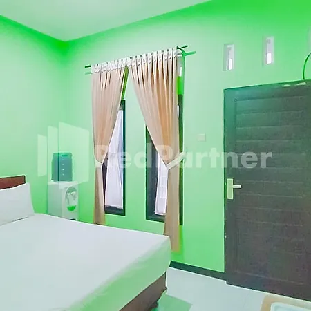 OYO 90448 Hotel Indah Savana-3